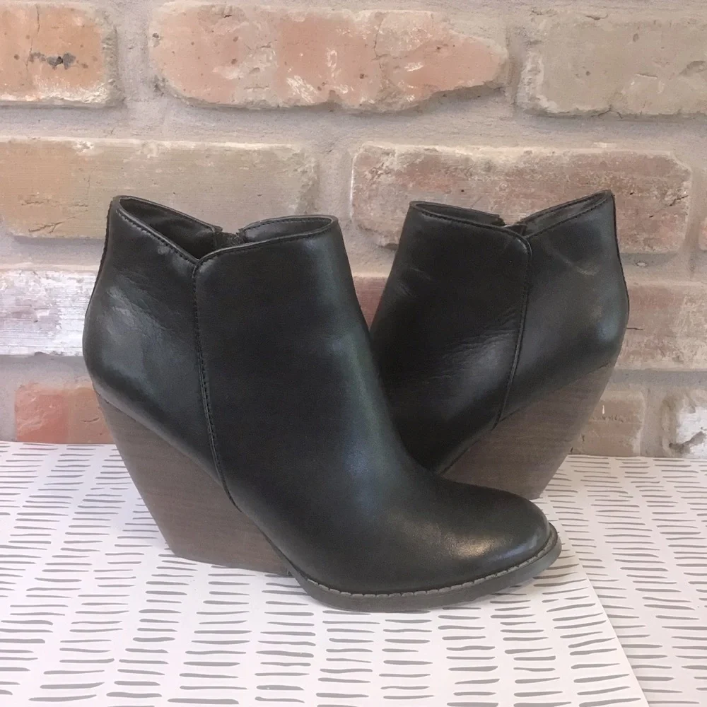 REBA Women’s ENTERTAIN Black Leather Wedge Ankle Boots 8.5